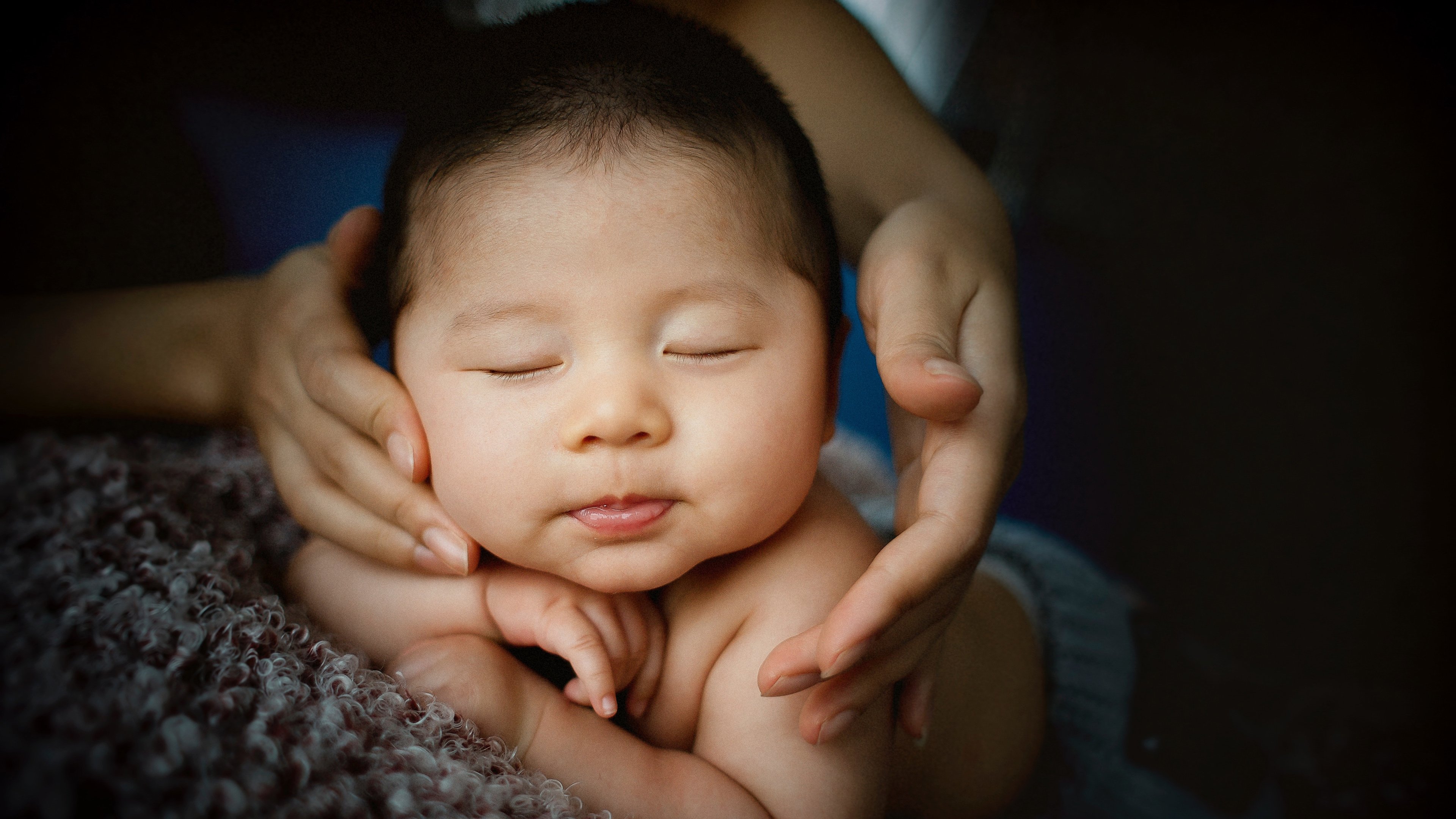 衢州捐卵机构中心捐卵女孩孕早期为宝宝的明亮眼镜而奋斗